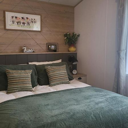 Honeycomb Lodge - Holiday Home 5 Min From パドストウ エクステリア 写真