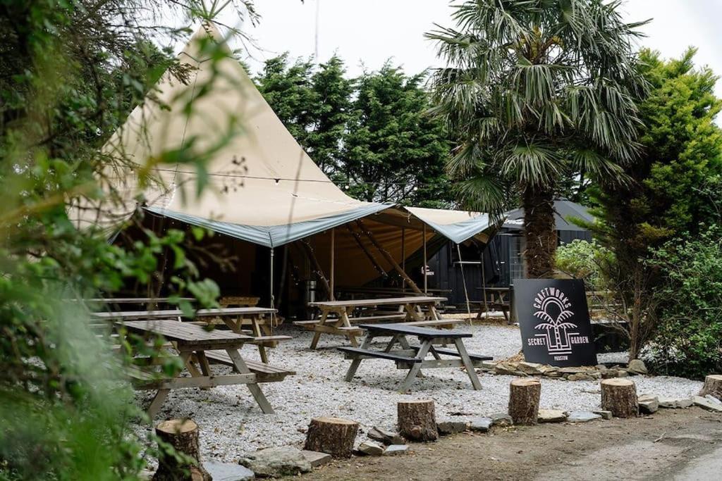 Honeycomb Lodge - Holiday Home 5 Min From パドストウ エクステリア 写真