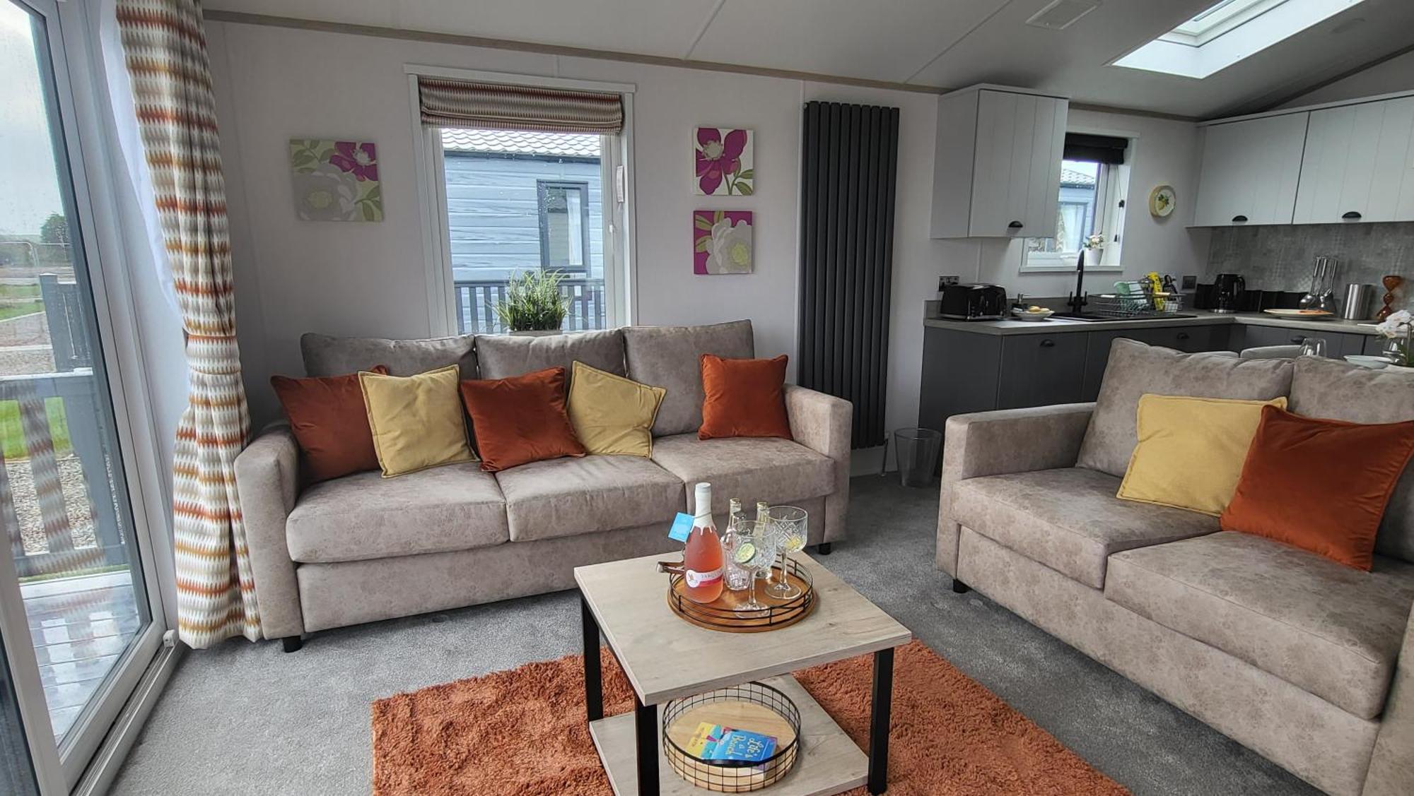 Honeycomb Lodge - Holiday Home 5 Min From パドストウ エクステリア 写真