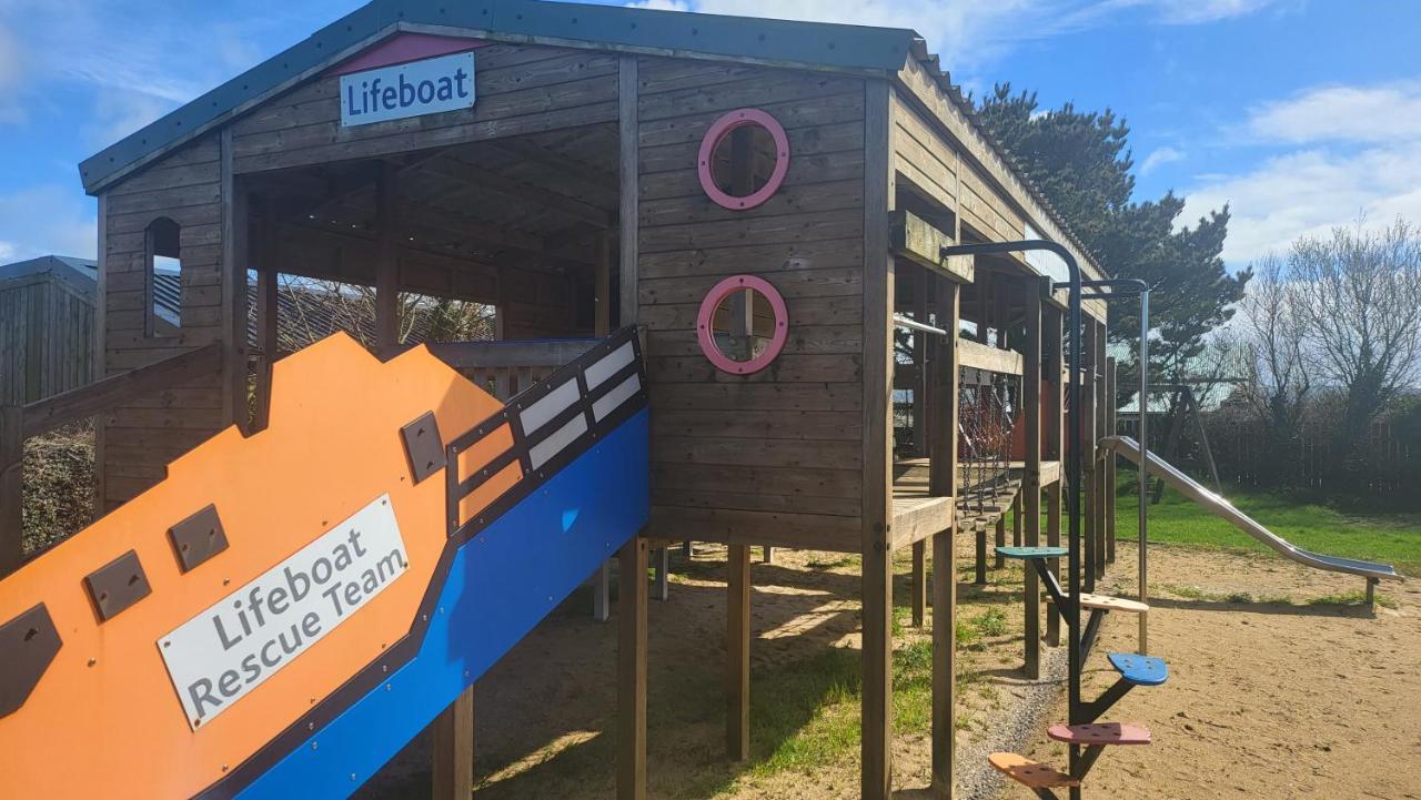 Honeycomb Lodge - Holiday Home 5 Min From パドストウ エクステリア 写真