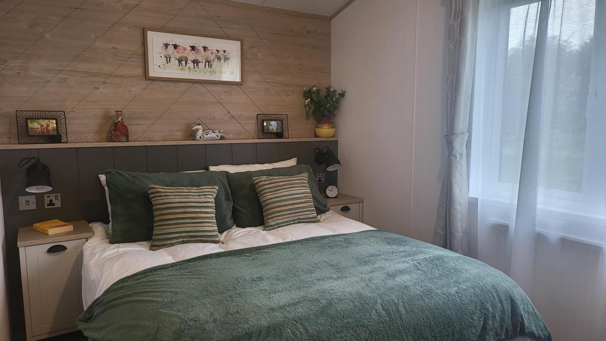 Honeycomb Lodge - Holiday Home 5 Min From パドストウ エクステリア 写真